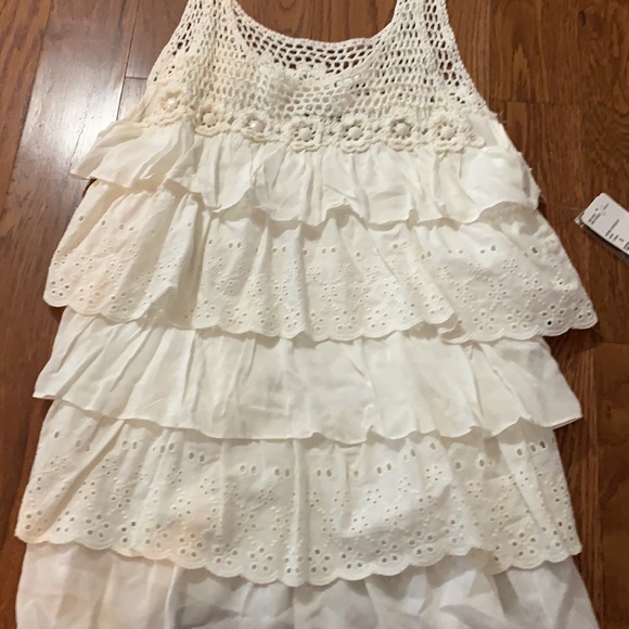 Layered tank - Picture 2 of 5